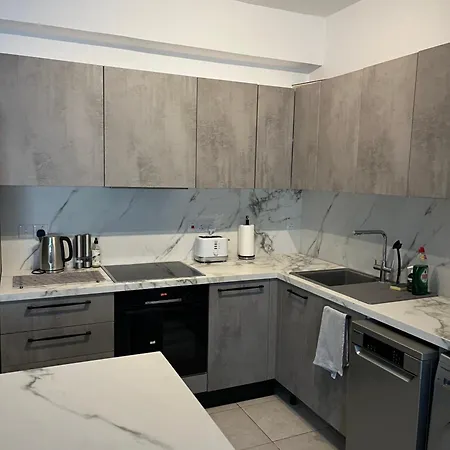 Elite Escapes Roof Terrace - Kato Apartment *